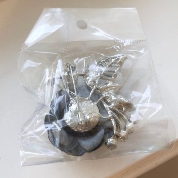 NEW Blue Flower Brooch - Picture 2 of 3